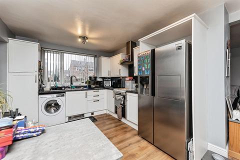 4 bedroom semi-detached house for sale, Beacon View, South Kirkby, Pontefract