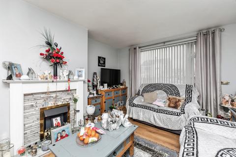 4 bedroom semi-detached house for sale, Beacon View, South Kirkby, Pontefract