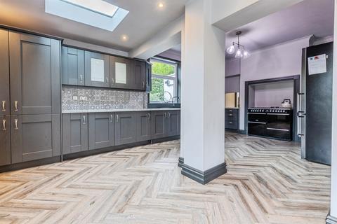 6 bedroom detached house for sale, Carleton Road, Pontefract