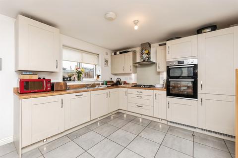 4 bedroom detached house for sale, Warren Court, Featherstone, Pontefract