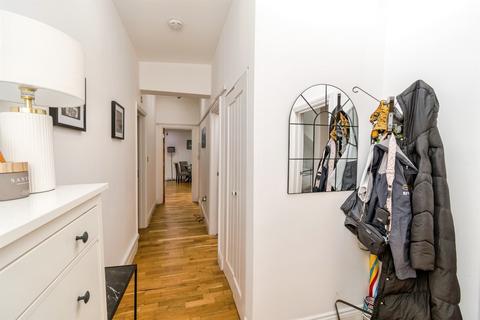 2 bedroom flat for sale, Abbey Walk, Romsey