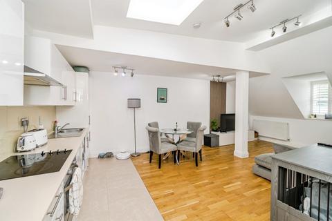 2 bedroom flat for sale, Abbey Walk, Romsey