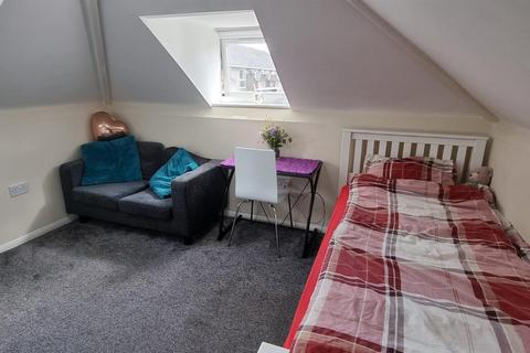 1 bedroom in a house share to rent, 2 Stuart Road, High Wycombe HP13
