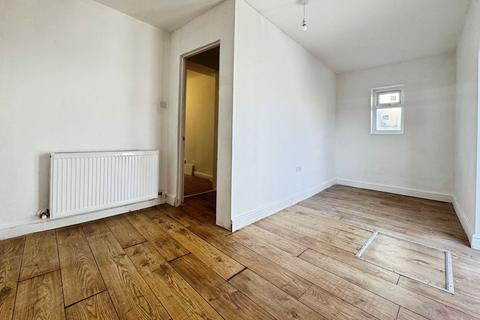 3 bedroom property to rent, Sheppard Close, Enfield, EN1