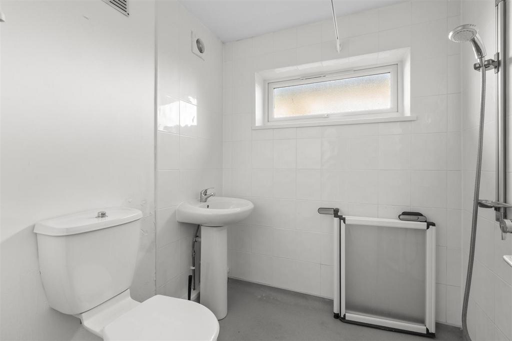 64 West End Rd, HP11 2 QF-6.jpg