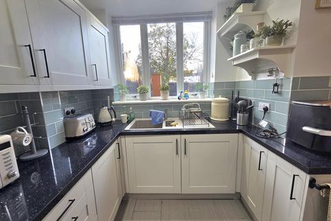 1 bedroom in a house share to rent, Landon Court, GOSPORT