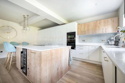 4 bedroom semi-detached house for sale, Fernside Avenue, Mill Hill, NW7