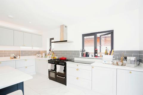 4 bedroom detached house for sale, High Street, Meldreth, Royston