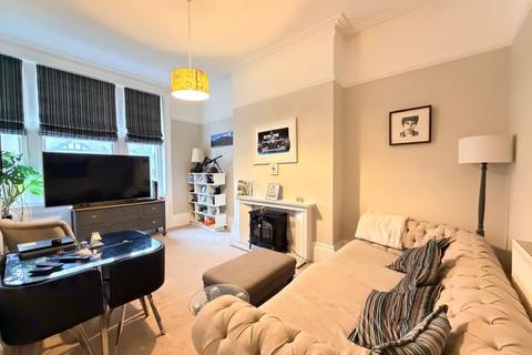 2 bedroom flat for sale, Valley Road, Scarborough, YO11