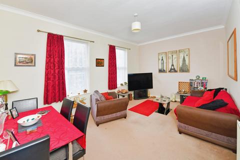 2 bedroom flat for sale, Tamar Court, Saltash