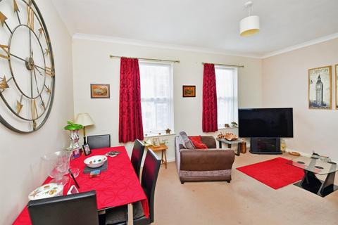 2 bedroom flat for sale, Tamar Court, Saltash
