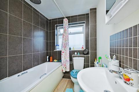 2 bedroom flat for sale, Tamar Court, Saltash