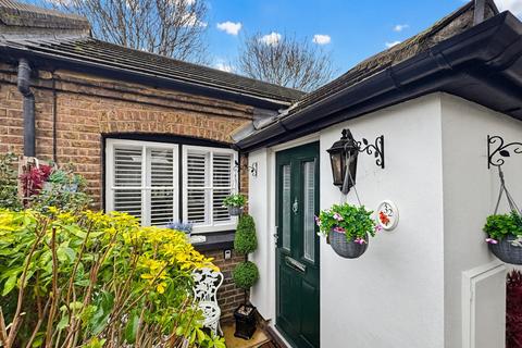 1 bedroom bungalow for sale, Cambridge Road, Southend-on-sea, SS1 1