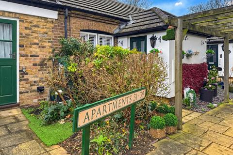 1 bedroom bungalow for sale, Cambridge Road, Southend-on-sea, SS1 1