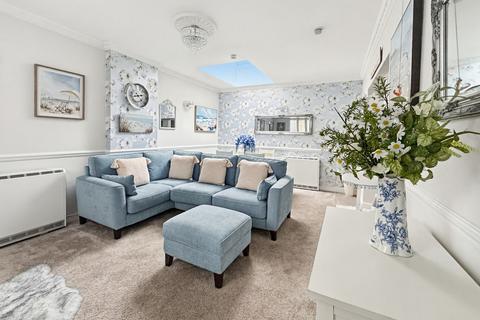 1 bedroom bungalow for sale, Cambridge Road, Southend-on-sea, SS1 1