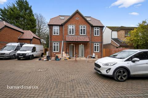 3 bedroom end of terrace house for sale, Kingswood Way, South Croydon