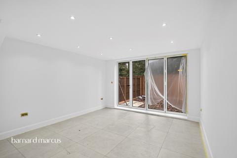 3 bedroom end of terrace house for sale, Kingswood Way, South Croydon
