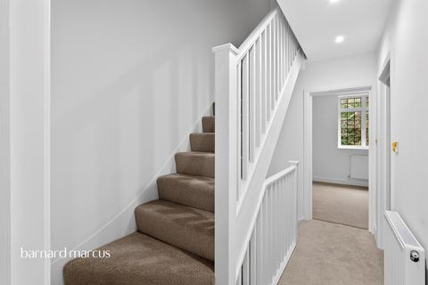 3 bedroom end of terrace house for sale, Kingswood Way, South Croydon