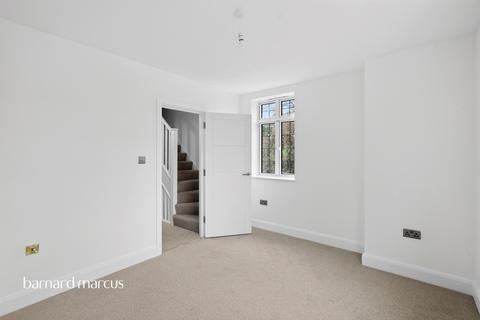 3 bedroom semi-detached house for sale, Kingswood Way, South Croydon