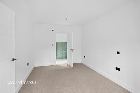 3 bedroom semi-detached house for sale, Kingswood Way, South Croydon