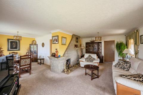 3 bedroom detached bungalow for sale, Pine Tree Avenue, Scotter, Gainsborough