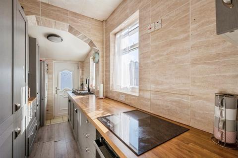 3 bedroom semi-detached house for sale, Hallgarth Avenue, SCUNTHORPE