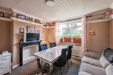 3 bedroom semi-detached house for sale, Hallgarth Avenue, SCUNTHORPE