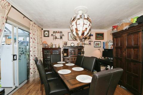 2 bedroom detached bungalow for sale, Barrier Bank, Cowbit, Spalding