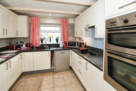 4 bedroom detached house for sale, Holbeach Road, Spalding