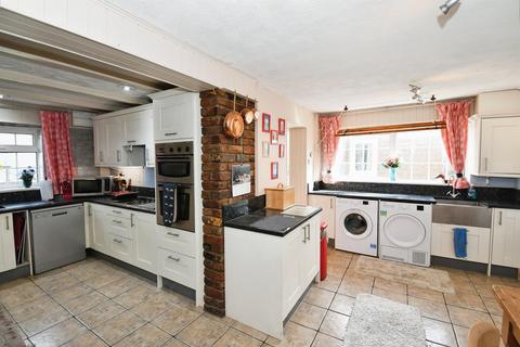 4 bedroom detached house for sale, Holbeach Road, Spalding
