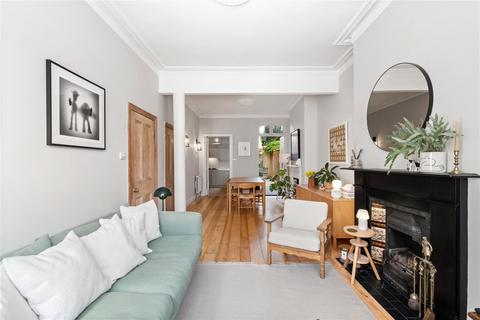 2 bedroom apartment for sale, Endlesham Road, London, SW12