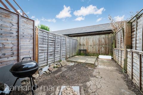 2 bedroom maisonette for sale, Replingham Road, London