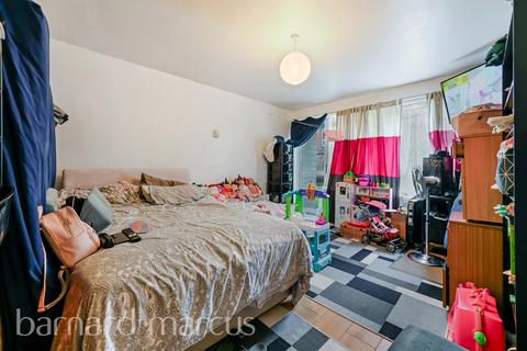 1 bedroom flat for sale, Clifton Road, London