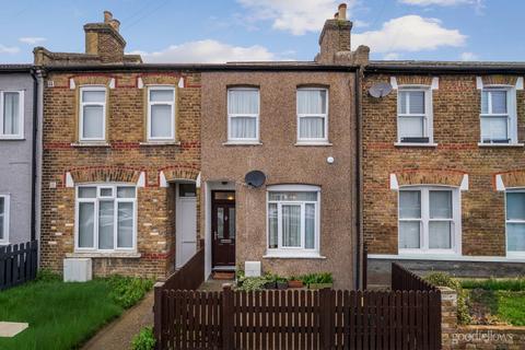 3 bedroom terraced house to rent, Spencer Road, Mitcham CR4