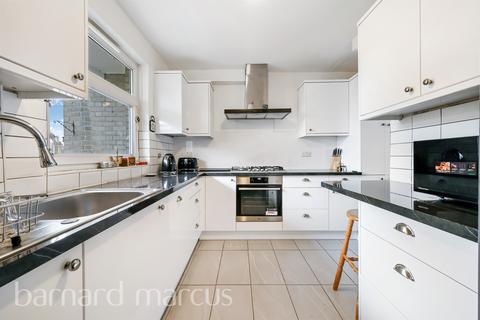 3 bedroom flat for sale, Gressenhall Road, London