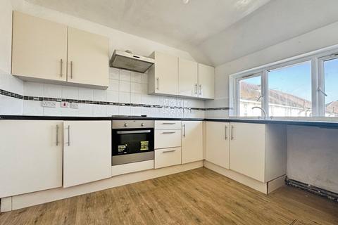2 bedroom property to rent, Sheppard Close, Enfield, EN1