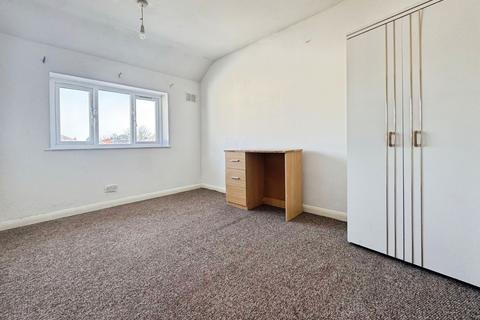 2 bedroom property to rent, Sheppard Close, Enfield, EN1