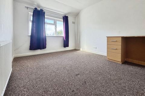 2 bedroom property to rent, Sheppard Close, Enfield, EN1