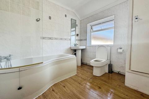 2 bedroom property to rent, Sheppard Close, Enfield, EN1