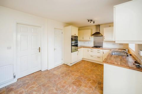 4 bedroom end of terrace house to rent, Britannia Crescent, West Yorkshire HD2