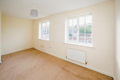 4 bedroom end of terrace house to rent, Britannia Crescent, West Yorkshire HD2