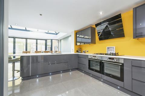 5 bedroom detached house for sale, Haywain Close, Swindon