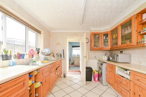 3 bedroom terraced house for sale, County Road, Swindon