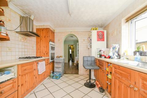 3 bedroom terraced house for sale, County Road, Swindon