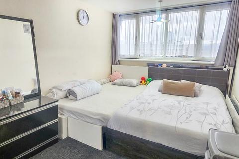 1 bedroom flat for sale, Canning Town, London, E16
