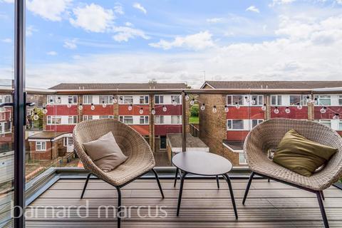 2 bedroom flat for sale, Etwell Place, SURBITON