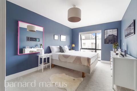 2 bedroom flat for sale, Etwell Place, SURBITON