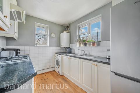 2 bedroom maisonette for sale, Hook Road, Surbiton
