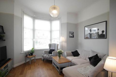 2 bedroom flat for sale, Park Road, Westcliff-On-Sea