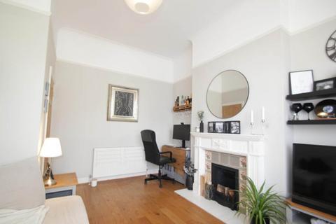 2 bedroom flat for sale, Park Road, Westcliff-On-Sea